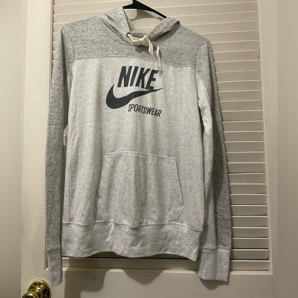 Nike Womens Gym Pull Over Graphix Hoodie Heather White NWOT